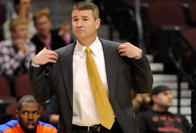 LAS VEGAS, NV - DECEMBER 08:  Head coach Leon Rice of the Boise State Broncos calls a time-out during his team's game against the UNLV Rebels at The Orleans Arena December 8, 2010 in Las Vegas, Nevada. UNLV won 75-72.  (Photo by Ethan Miller/Getty Images)