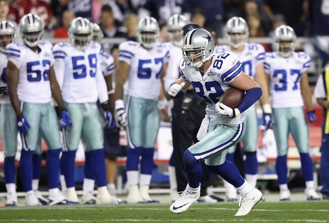 GLENDALE, AZ - DECEMBER 25:  Tight end Jason Witten #76 of the Dallas Cowboys runs with the football during the NFL game against the Arizona Cardinals at the University of Phoenix Stadium on December 25, 2010 in Glendale, Arizona.  The Cardinals defeated the Cowboys 27-26.  (Photo by Christian Petersen/Getty Images)