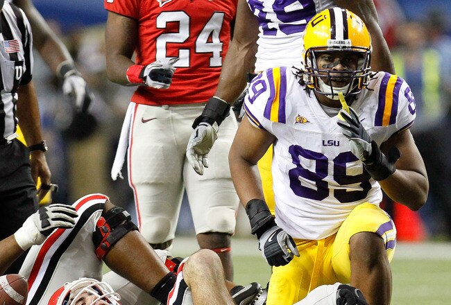 ATLANTA, GA - DECEMBER 03:  Aaron Murray #11 of the Georgia Bulldogs lays in the ground after being sacked by Lavar Edwards #89 of the LSU Tigers during the 2011 SEC Championship Game at Georgia Dome on December 3, 2011 in Atlanta, Georgia.  (Photo by Kevin C. Cox/Getty Images)