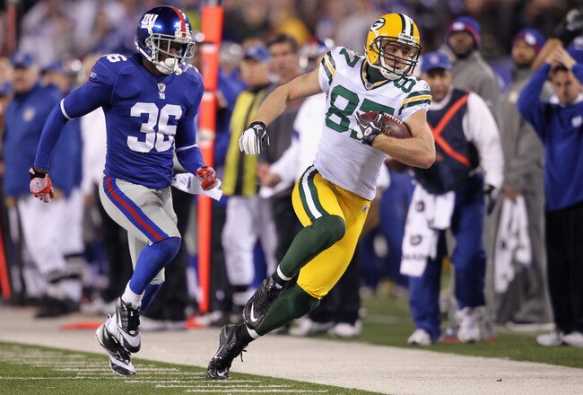 EAST RUTHERFORD, NJ - DECEMBER 04:  Jordy Nelson #87 of the Green Bay Packers makes a reception iin the final minute of the fourth quarter against Will Blackmon #36 of the New York Giants at MetLife Stadium on December 4, 2011 in East Rutherford, New Jersey. The Packers won 38-35.  (Photo by Nick Laham/Getty Images)