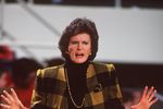 10 Dec 1994: UNIVERSITY OF TENNESSEE HEAD WOMEN''S BASKETBALL COACH PAT SUMMITT ISSUES INSTRUCTIONS TO HER TEAM FROM THE SIDELINES DURING THEIR 78-74 WIN OVER PENN STATE AT THE ROBBINS CENTER IN RICHMOND, VIRGINIA.