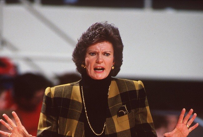 10 Dec 1994: UNIVERSITY OF TENNESSEE HEAD WOMEN''S BASKETBALL COACH PAT SUMMITT ISSUES INSTRUCTIONS TO HER TEAM FROM THE SIDELINES DURING THEIR 78-74 WIN OVER PENN STATE AT THE ROBBINS CENTER IN RICHMOND, VIRGINIA.