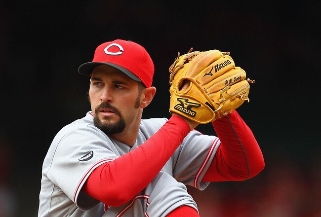 ST. LOUIS, MO -SEPTEMBER 4: Reliever Bill Bray #45 of the Cincinnati Reds pitches against the St. Louis Cardinals at Busch Stadium on September 4, 2011 in St. Louis, Missouri.  The Reds beat the Cardinals 3-2.  (Photo by Dilip Vishwanat/Getty Images)