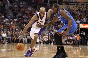 PHOENIX, AZ - MARCH 30:  Vince Carter #25 of the Phoenix Suns drives the ball past Kevin Durant #35 of the Oklahoma City Thunder during the NBA game at US Airways Center on March 30, 2011 in Phoenix, Arizona.  The Thunder defeated the Suns 116-98.  NOTE TO USER: User expressly acknowledges and agrees that, by downloading and or using this photograph, User is consenting to the terms and conditions of the Getty Images License Agreement.  (Photo by Christian Petersen/Getty Images)