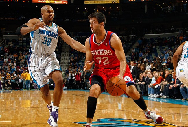 NEW ORLEANS, LA - JANUARY 03:  Jason Kapono #72 of the Philadelphia 76ers moves the ball against David West #30 of the New Orleans Hornets at New Orleans Arena on January 3, 2011 in New Orleans, Louisiana. NOTE TO USER: User expressly acknowledges and agrees that, by downloading and/or using this photograph, User is consenting to the terms and conditions of the Getty Images License Agreement.  (Photo by Chris Graythen/Getty Images)