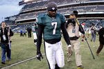 PHILADELPHIA, PA - NOVEMBER 13:  Michael Vick #7 of the Philadelphia Eagles walks off the field after the Eagles lost 21-17 to the Arizona Cardinals at Lincoln Financial Field on November 13, 2011 in Philadelphia, Pennsylvania.  The Cardinals won 21-17. (Photo by Rob Carr/Getty Images)