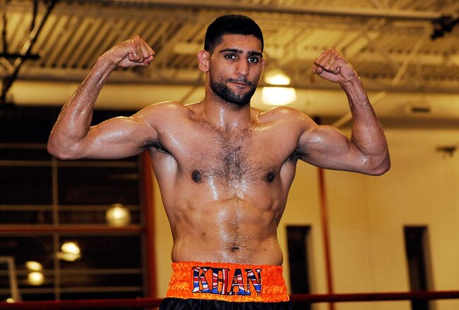 WASHINGTON, DC - DECEMBER 06:  Unified Light-Welterweight Champion of the World Amir Khan works out for the media at Kennedy Recreation Center on December 6, 2011 in Washington, DC.  (Photo by Patrick McDermott/Getty Images)