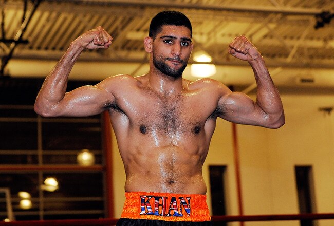 WASHINGTON, DC - DECEMBER 06:  Unified Light-Welterweight Champion of the World Amir Khan works out for the media at Kennedy Recreation Center on December 6, 2011 in Washington, DC.  (Photo by Patrick McDermott/Getty Images)
