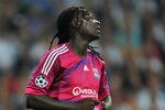 MADRID, SPAIN - OCTOBER 18:  Bafetimbi Gomis of Olympique Lyonnais reacts after failing to score during the UEFA Champions League group D match between Real Madrid and Olympique Lyonnais at the Estadio Santiago Bernabeu on October 18, 2011 in Madrid, Spain.  (Photo by Jasper Juinen/Getty Images)