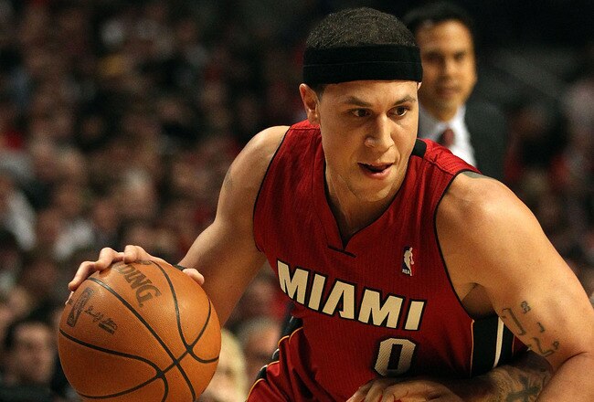 CHICAGO, IL - MAY 26:  Mike Bibby #0 of the Miami Heat drives against Derrick Rose #1 of the Chicago Bulls in Game Five of the Eastern Conference Finals during the 2011 NBA Playoffs on May 26, 2011 at the United Center in Chicago, Illinois. NOTE TO USER: User expressly acknowledges and agrees that, by downloading and or using this photograph, User is consenting to the terms and conditions of the Getty Images License Agreement.  (Photo by Jonathan Daniel/Getty Images)
