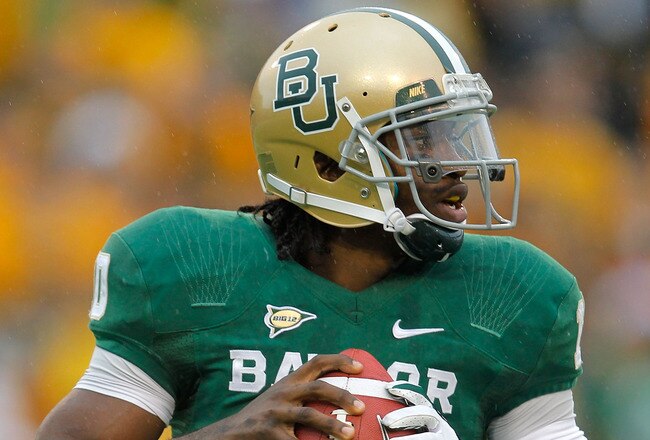 WACO, TX - DECEMBER 03:  Robert Griffin III #10 of the Baylor Bears looks to pass during a game against the Texas Longhorns at Floyd Casey Stadium on December 3, 2011 in Waco, Texas.  (Photo by Sarah Glenn/Getty Images)