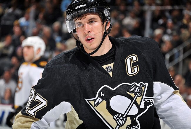PITTSBURGH, PA - DECEMBER 5:  Sidney Crosby #87 of the Pittsburgh Penguins waits to take a face off against the Boston Bruins on December 5, 2011 at CONSOL Energy Center in Pittsburgh, Pennsylvania.  (Photo by Jamie Sabau/Getty Images)