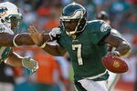 MIAMI GARDENS, FL - DECEMBER 11:  Michael Vick #7 of the Philadelphia Eagles scrambles during a game against the Miami Dolphins at Sun Life Stadium on December 11, 2011 in Miami Gardens, Florida.  (Photo by Mike Ehrmann/Getty Images)