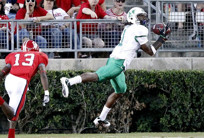 HOUSTON - OCTOBER 22:  Wide receiver  Wayne Bonner #11 of the Marshall Thundering Herd completes a 8 yard reception for a touhdown as he gets behind Thomas Bates #13 of the Houston Cougars at Robertson Stadium on October 22, 2011 in Houston, Texas.  (Photo by Bob Levey/Getty Images)