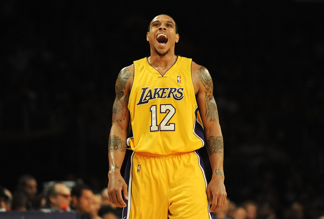 Starting shooting guard battle: Jared Dudley vs. SHANNON BROWN