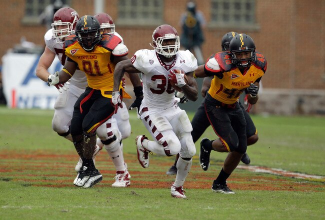COLLEGE PARK, MD - SEPTEMBER 24:  Running back Bernard Pierce #30 of the Temple Owls outruns the Maryland Terrapins defense for a second quarter touchdown at Byrd Stadium on September 24, 2011 in College Park, Maryland.  (Photo by Rob Carr/Getty Images)