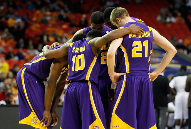 ATLANTA, GA - MARCH 10:  Andre Stringer #10 of the LSU Tigers and his teammmates huddle during their game against the Vanderbilt Commodores in the first round of the SEC Men's Basketball Tournament at the Georgia Dome on March 10, 2011 in Atlanta, Georgia.  (Photo by Kevin C. Cox/Getty Images)