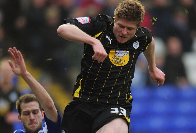 BIRMINGHAM, ENGLAND - FEBRUARY 19:  Neil Mellor of Sheffield Wdnesday is tackled by Roger Johnson of Birmingham City during the FA Cup Sponsored by e.on 5th Round match between Birmingham City and Sheffield Wednesday at St Andrews on February 19, 2011 in Birmingham, England.  (Photo by Shaun Botterill/Getty Images)