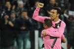 TURIN, ITALY - DECEMBER 18:  Fabio Quagliarella (up) of Juventus FC celebrates his goal with team-mates Simone Pepe during the Serie A match between Juventus FC and Novara Calcio at Juventus Arena on December 18, 2011 in Turin, Italy.  (Photo by Valerio Pennicino/Getty Images)