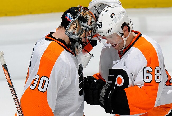 WASHINGTON, DC - DECEMBER 13:  Ilya Bryzgalov #30 of the Philadelphia Flyers is congratulated by Jaromir Jagr #68 after a 5-1 victory against the Washington Capitals at the Verizon Center on December 13, 2011 in Washington, DC.  (Photo by Greg Fiume/Getty Images)