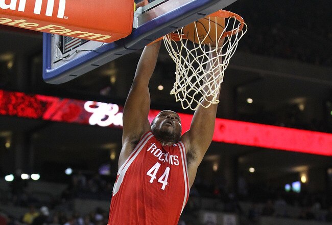 OAKLAND, CA - DECEMBER 20:  Chuck Hayes #44 of the Houston Rockets in action against the Golden State Warriors at Oracle Arena on December 20, 2010 in Oakland, California. NOTE TO USER: User expressly acknowledges and agrees that, by downloading and or using this photograph, User is consenting to the terms and conditions of the Getty Images License Agreement.  (Photo by Ezra Shaw/Getty Images)