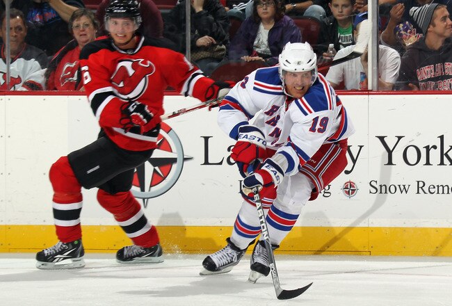 NEWARK, NJ - SEPTEMBER 23:  Brad Richards #19 of the New York Rangers skates against the New Jersey Devils at the Prudential Center on September 23, 2011 in Newark, New Jersey.  (Photo by Bruce Bennett/Getty Images)