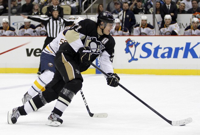 PITTSBURGH, PA - DECEMBER 17:  Evgeni Malkin #71 of the Pittsburgh Penguins handles the puck against the Buffalo Sabres during the game at Consol Energy Center on December 17, 2011 in Pittsburgh, Pennsylvania.  The Penguins won 8-3.  (Photo by Justin K. Aller/Getty Images)