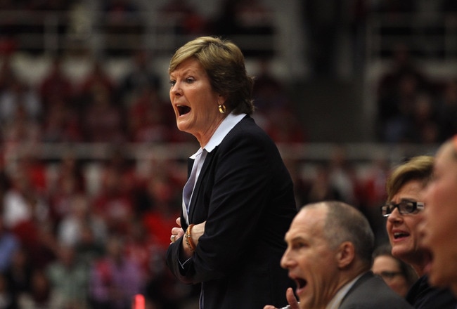 PALO ALTO, CA - DECEMBER 20:  Tennessee Lady Volunteers head coach Pat Summitt shouts to her team during their game against the Stanford Cardinal at Maples Pavilion on December 20, 2011 in Palo Alto, California.  (Photo by Ezra Shaw/Getty Images)