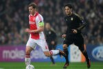 AMSTERDAM, NETHERLANDS - DECEMBER 07:  Jan Vertonghen (L) of Ajax Amsterdam runs for the ball with Kaka of Real Madrid during the UEFA Champions League group D match between AFC Ajax and Real Madrid at the Amsterdam Arena on December 7, 2011 in Amsterdam, Netherlands.  (Photo by Jasper Juinen/Getty Images)