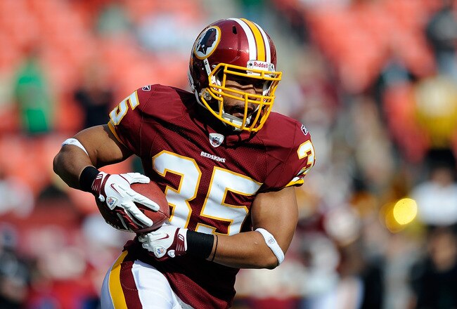 LANDOVER, MD - DECEMBER 04:   Evan Royster #35 of the Washington Redskins warms up prior to a game against the New York Jets at FedExField on December 4, 2011 in Landover, Maryland.  (Photo by Patrick McDermott/Getty Images)