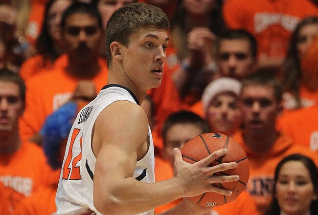 CHAMPAIGN, IL - DECEMBER 03:  Meyers Leonard #12 of the Illinois Fighting Illini looks to pass against Robert Sacre #00 of the Gonzaga Bulldogs at Assembly Hall on December 3, 2011 in Champaign, Illinois. Illinois defeated Gonzaga 82-75.  (Photo by Jonathan Daniel/Getty Images)