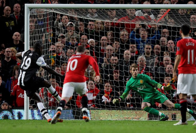 MANCHESTER, ENGLAND - NOVEMBER 26:   Demba Ba of Newcastle United scores from the penalty spot during the Barclays Premier League match between Manchester United and Newcastle United at Old Trafford on November 26, 2011 in Manchester, England. (Photo by Alex Livesey/Getty Images)