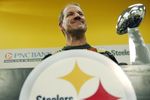 PITTSBURGH - JANUARY 5: Pittsburgh Steelers' Coach Bill Cowher announces his retirement during a press conference at the Pittsburgh Steelers' headquarters on January 5, 2007 in Pittsburgh, Pennsylvania.  (Photo by Jeff Swensen/Getty Images)