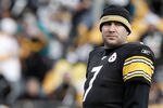 PITTSBURGH, PA - DECEMBER 24:  Ben Roethlisberger #7 of the Pittsburgh Steelers warms up prior to the Christmas Eve game against St. Louis Rams on December 24, 2011 at Heinz Field in Pittsburgh, Pennsylvania.  (Photo by Jared Wickerham/Getty Images)