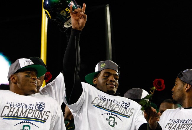 EUGENE, OR - DECEMBER 02:  LaMichael James #21 of the Oregon Ducks celebrates with Darron Thomas #5  after defeating  the UCLA Bruins  49-31 during the Pac 12 Championship Game on December 2, 2011 at the Autzen Stadium in Eugene, Oregon.  (Photo by Jonathan Ferrey/Getty Images)