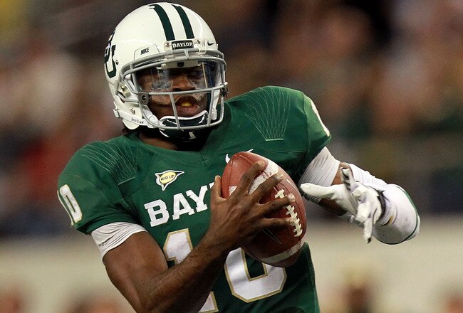 ARLINGTON, TX - NOVEMBER 26:  Robert Griffin III #10 of the Baylor Bears runs with the ball against the Texas Tech Red Raiders at Cowboys Stadium on November 26, 2011 in Arlington, Texas.  (Photo by Ronald Martinez/Getty Images)