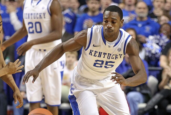 LEXINGTON, KY - DECEMBER 20:  Marquis Teague #25 of the Kentucky Wildcats goes after a loose ball during the game against the Samford Bulldogs at Rupp Arena on December 20, 2011 in Lexington, Kentucky.  (Photo by Andy Lyons/Getty Images)