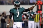 ARLINGTON, TX - DECEMBER 24:  Michael Vick #7 of the Philadelphia Eagles at Cowboys Stadium on December 24, 2011 in Arlington, Texas.  (Photo by Ronald Martinez/Getty Images)