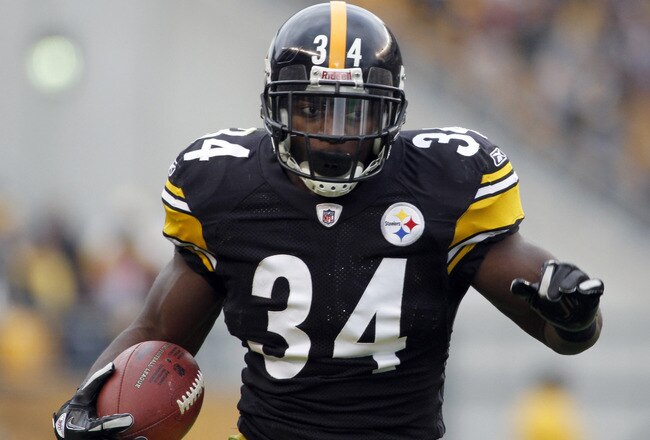 PITTSBURGH, PA - DECEMBER 24:  Rashard Mendenhall #34 of the Pittsburgh Steelers carries the ball against the St. Louis Rams during the game on December 24, 2011 at Heinz Field in Pittsburgh, Pennsylvania.  The Steelers won 27-0.  (Photo by Justin K. Aller/Getty Images)