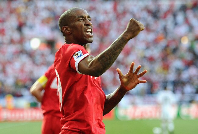 PORT ELIZABETH, SOUTH AFRICA - JUNE 23: Jermain Defoe of England celebrates scoring the opening goal   during the 2010 FIFA World Cup South Africa Group C match between Slovenia and England at the Nelson Mandela Bay Stadium on June 23, 2010 in Port Elizabeth, South Africa.  (Photo by Laurence Griffiths/Getty Images)