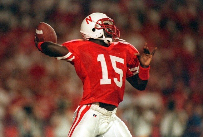 1 JAN 1995:  QUARTERBACK TOMMIE FRAZIER OF NEBRASKA PREPARES TO HEAVE A PASS DURING THE FOURTH QUARTER AGAINST MIAMI AT THE ORANGE BOWL IN MIAMI, FLORIDA.  NEBRASKA WON, 24-17. Mandatory Credit: Simon Bruty/ALLSPORT