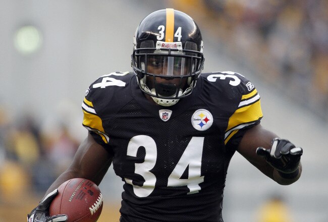 PITTSBURGH, PA - DECEMBER 24:  Rashard Mendenhall #34 of the Pittsburgh Steelers carries the ball against the St. Louis Rams during the game on December 24, 2011 at Heinz Field in Pittsburgh, Pennsylvania.  The Steelers won 27-0.  (Photo by Justin K. Aller/Getty Images)