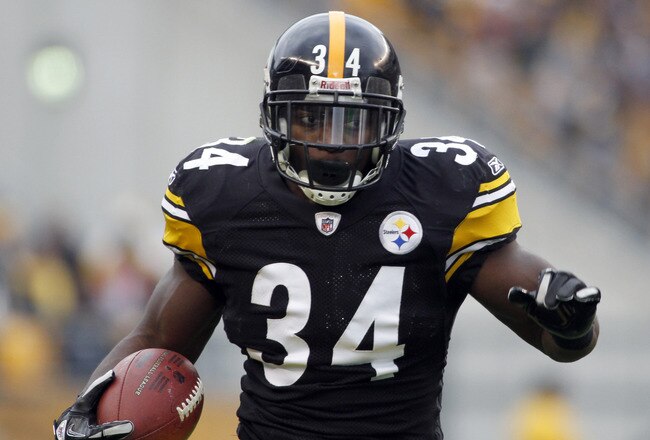 PITTSBURGH, PA - DECEMBER 24:  Rashard Mendenhall #34 of the Pittsburgh Steelers carries the ball against the St. Louis Rams during the game on December 24, 2011 at Heinz Field in Pittsburgh, Pennsylvania.  The Steelers won 27-0.  (Photo by Justin K. Aller/Getty Images)