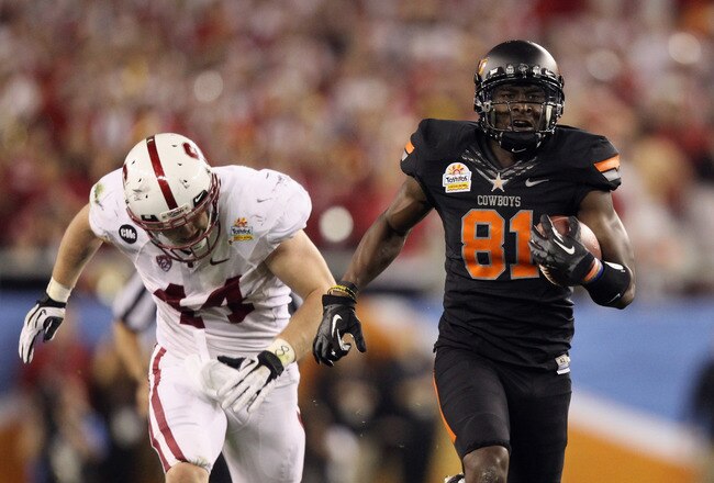 GLENDALE, AZ - JANUARY 02:  Justin Blackmon #81 of the Oklahoma State Cowboys catches a 67-yard touchdown reception in the second quarter against Chase Thomas #44 of the Stanford Cardina during the Tostitos Fiesta Bowl on January 2, 2012 at University of Phoenix Stadium in Glendale, Arizona.  (Photo by Christian Petersen/Getty Images)