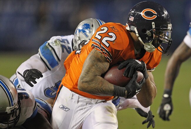 CHICAGO, IL - NOVEMBER 13:  Matt Forte #22 of the Chicago Bears tries to break away from (L-R) Ndamukong Suh #90, Cliff Avril #92 and Justin Durant #52 of the Detroit Lions at Soldier Field on November 13, 2011 in Chicago, Illinois. The Bears defeated the Lions 37-13.  (Photo by Jonathan Daniel/Getty Images)