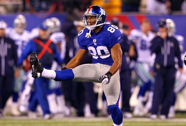 EAST RUTHERFORD, NJ - JANUARY 01:  Victor Cruz #80 of the New York Giants reacts after making a catch against the Dallas Cowboys in the fourth quarter at MetLife Stadium on January 1, 2012 in East Rutherford, New Jersey.  (Photo by Al Bello/Getty Images)