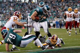 PHILADELPHIA, PA - JANUARY 01: Brent Celek #87 of the Philadelphia Eagles scores a touchdown after catching a pass during the second half against the Washington Redskins at Lincoln Financial Field on January 1, 2012 in Philadelphia, Pennsylvania.  (Photo by Rob Carr/Getty Images)