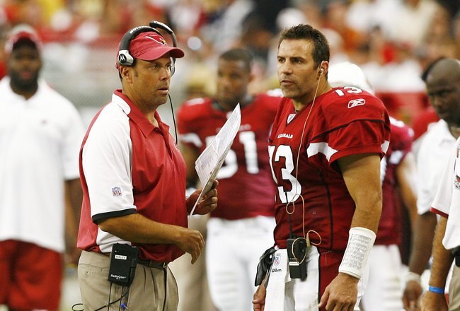 GLENDALE, AZ - SEPTEMBER 30:  Offensive coordinator Todd Haley (l) of the Arizona Cardinals talks with quarterback Kurt Warner #13 during a 21-14 win over the Pittsburgh Steelers at University of Phoenix Stadium on September 30, 2007 in Glendale, Arizona.  (Photo by Kevin Terrell/Getty Images)