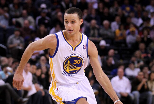 OAKLAND, CA - MARCH 25:  Stephen Curry #30 of the Golden State Warriors in action against the Toronto Raptors at Oracle Arena on March 25, 2011 in Oakland, California. NOTE TO USER: User expressly acknowledges and agrees that, by downloading and or using this photograph, User is consenting to the terms and conditions of the Getty Images License Agreement.  (Photo by Ezra Shaw/Getty Images)