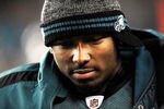 PHILADELPHIA, PA - DECEMBER 18:  LeSean McCoy #25 of the Philadelphia Eagles looks on from the sidelines during the fourth quarter against the New York Jets at Lincoln Financial Field on December 18, 2011 in Philadelphia, Pennsylvania.  (Photo by Patrick McDermott/Getty Images)